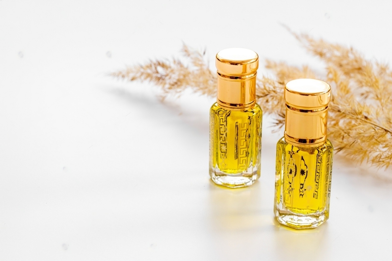 Oud and Fashion: How Arabian Scents Influence Runway Trends with Oud Perfume