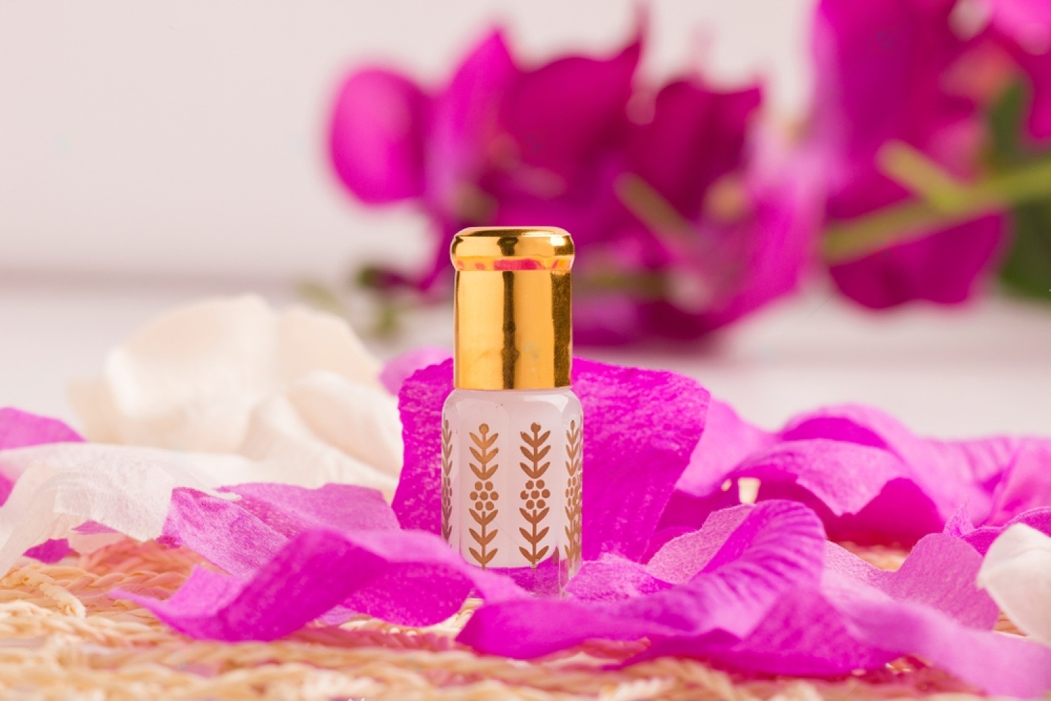 Discover Arabian Oud Perfume Oil Samples in the UK: A Fragrant Journey