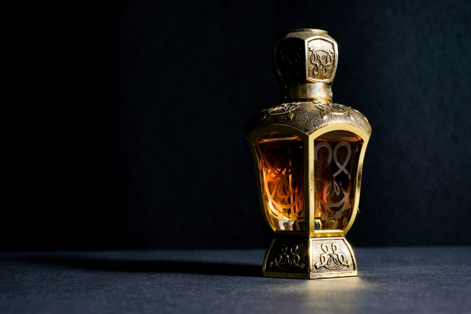 The Power of Oud: Boosting Confidence with Arabian Oud Perfume
