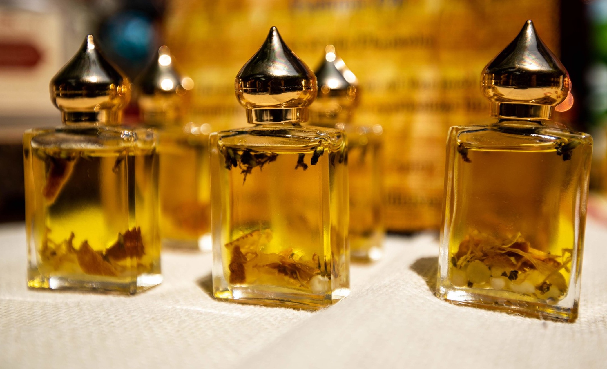 The Scent of Royalty: Perfume Oils Inspired by Arabian Palaces